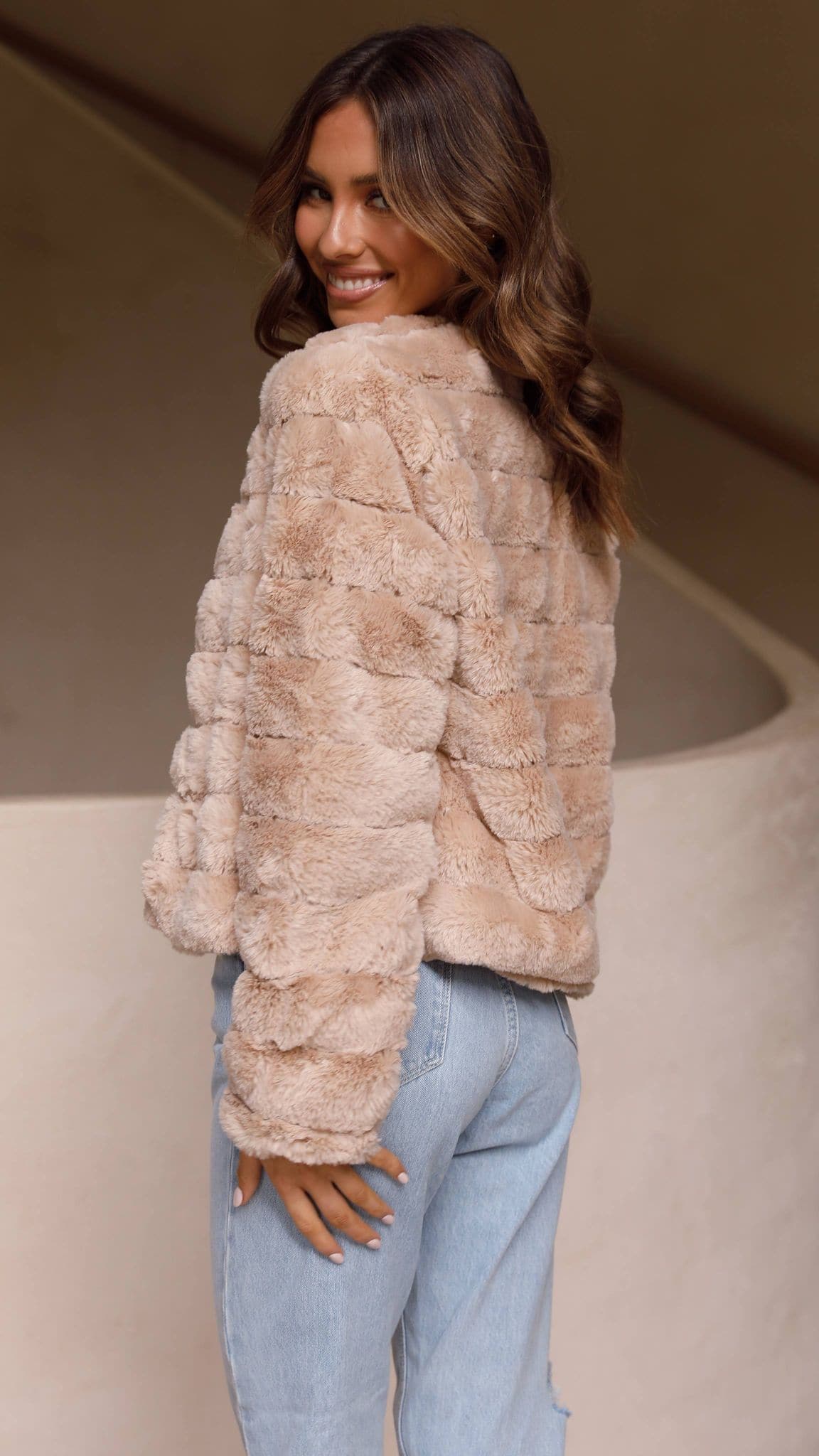 Chaqueta corta de pelo sintético para mujer | Frente abierto