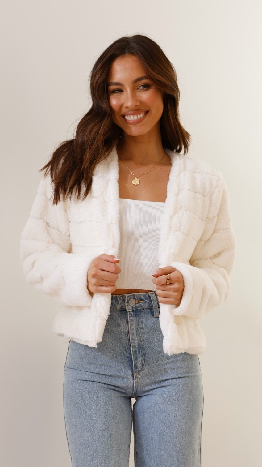 Chaqueta corta de pelo sintético para mujer | Frente abierto