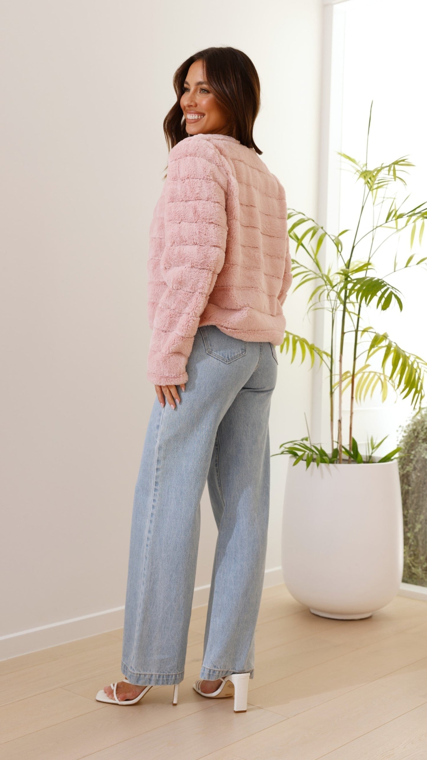 Chaqueta corta de pelo sintético para mujer | Frente abierto