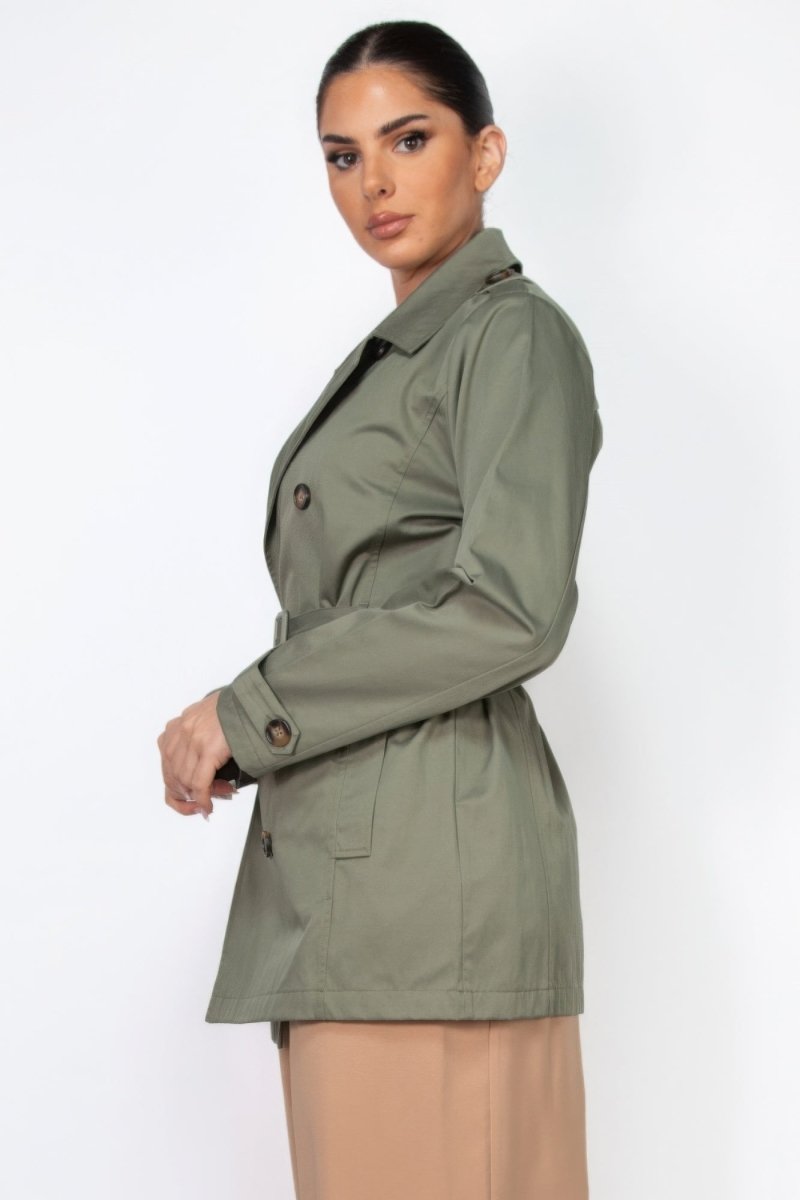 Abrigo Elegante Doble Botonadura con Cinturón: Chic y Confort - Carmen Modas - Women Coats