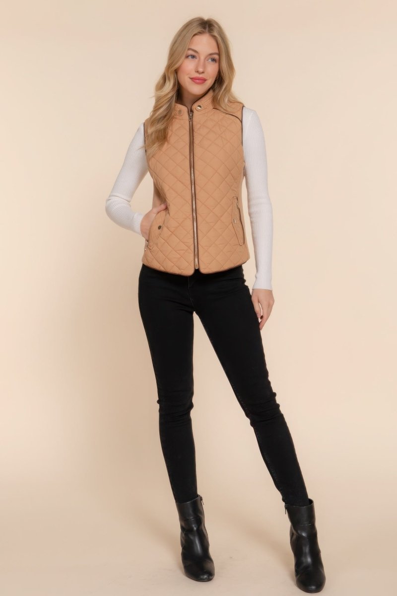 Chaleco Acolchado de Gamuza con Detalles en Piel - Cálido y Elegante - Carmen Modas - Coats & Jackets