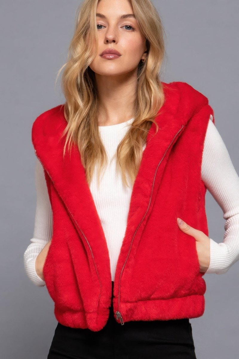 Chaleco de Piel Sintética con Capucha: Cálido y Estiloso en Rojo - Carmen Modas - Jacket