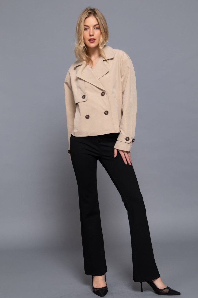 Chaqueta Trench Corta Doble Abotonadura: Elegancia y Versatilidad - Carmen Modas - Coats & Jackets