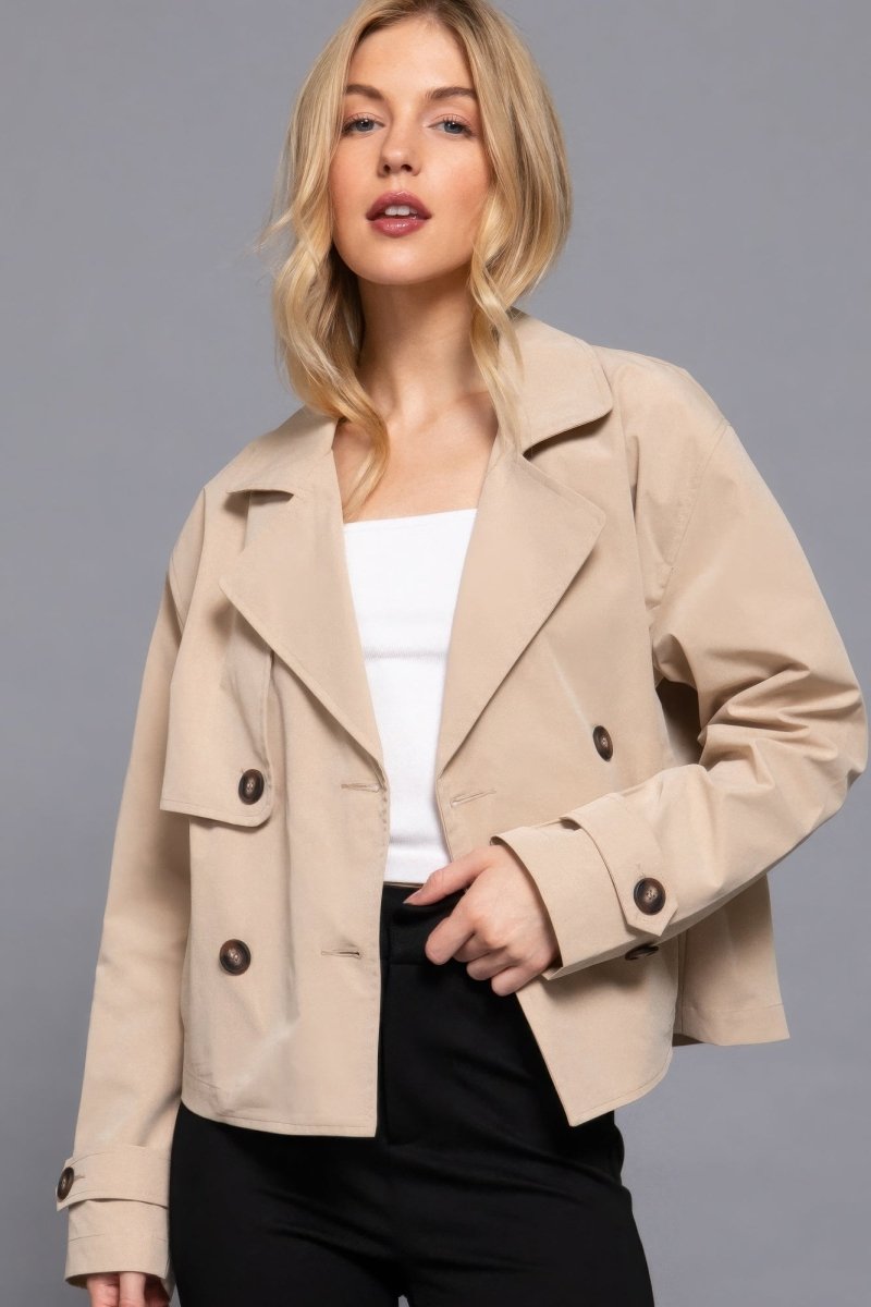 Chaqueta Trench Corta Doble Abotonadura: Elegancia y Versatilidad - Carmen Modas - Coats & Jackets