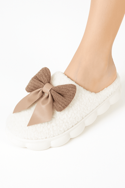 Pantuflas peluche invierno con lazo decorativo contrastante - Carmen Modas - Slides Shoes + Flip Flops
