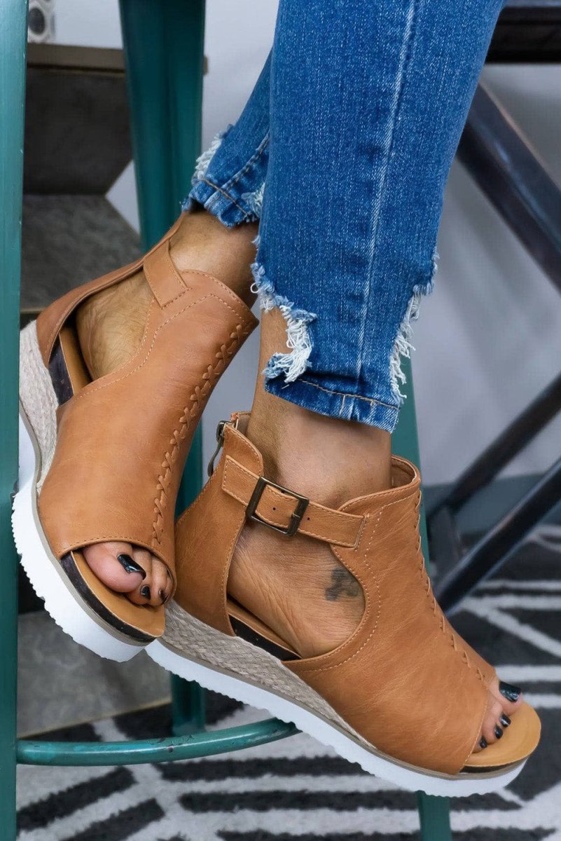 Sandalias de Plataforma con Hebilla y Diseño Calado Mujer - Carmen Modas - Sandals