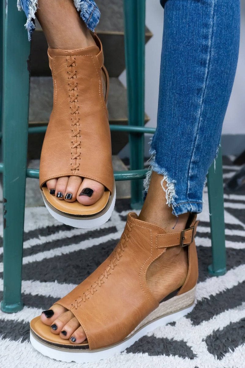 Sandalias de Plataforma con Hebilla y Diseño Calado Mujer - Carmen Modas - Sandals