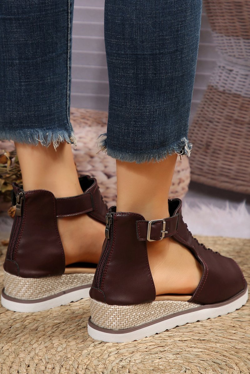 Sandalias de Plataforma con Hebilla y Diseño Calado Mujer - Carmen Modas - Sandals