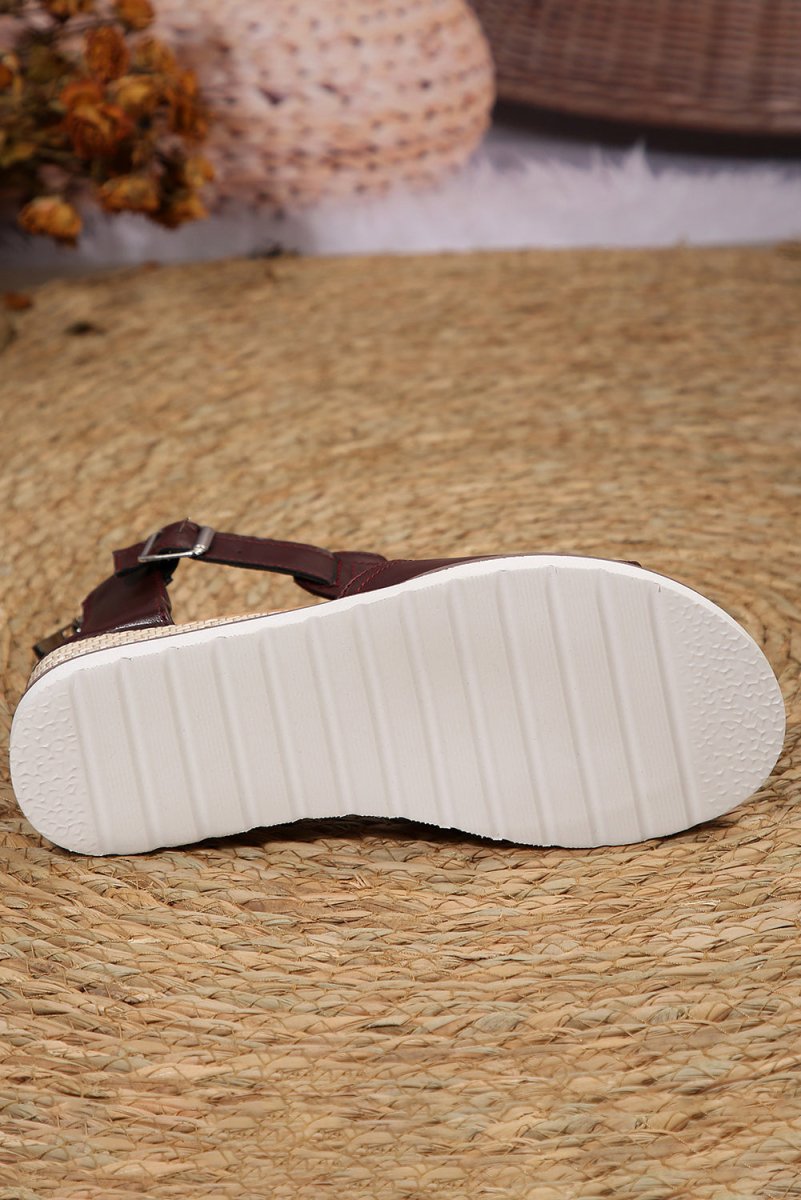 Sandalias de Plataforma con Hebilla y Diseño Calado Mujer - Carmen Modas - Sandals
