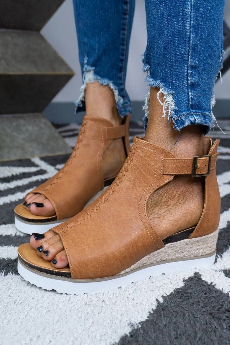 Sandalias de Plataforma con Hebilla y Diseño Calado Mujer - Carmen Modas - Sandals