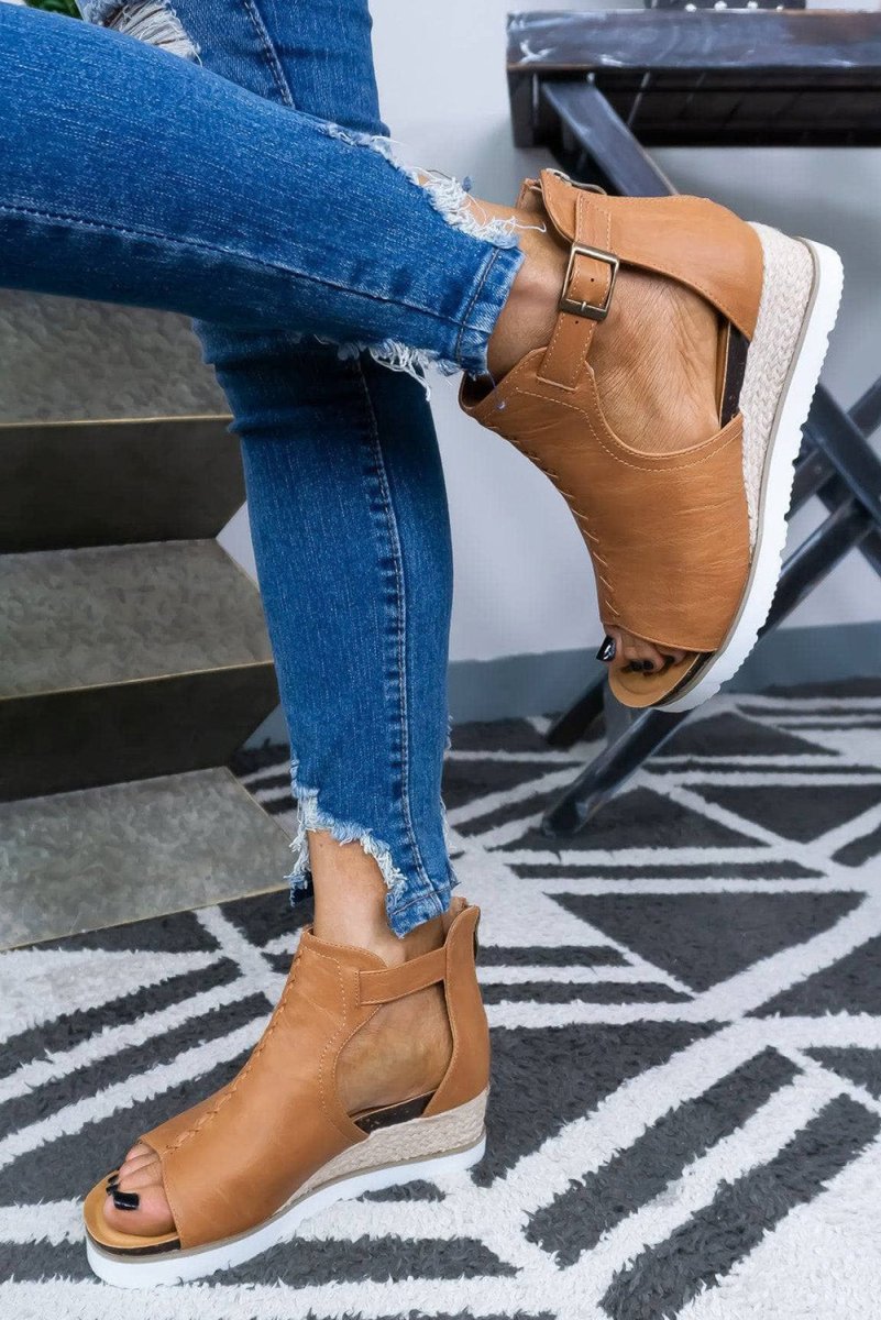 Sandalias de Plataforma con Hebilla y Diseño Calado Mujer - Carmen Modas - Sandals