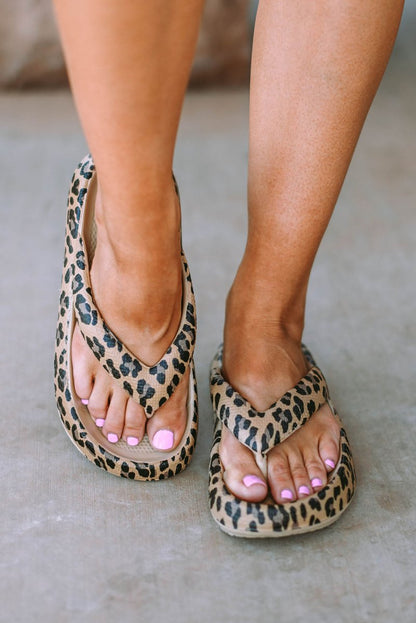 Sandalias flip - flop con plataforma y estampado leopardo - Carmen Modas - Slides Shoes + Flip Flops