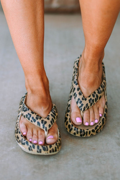 Sandalias flip - flop con plataforma y estampado leopardo - Carmen Modas - Slides Shoes + Flip Flops