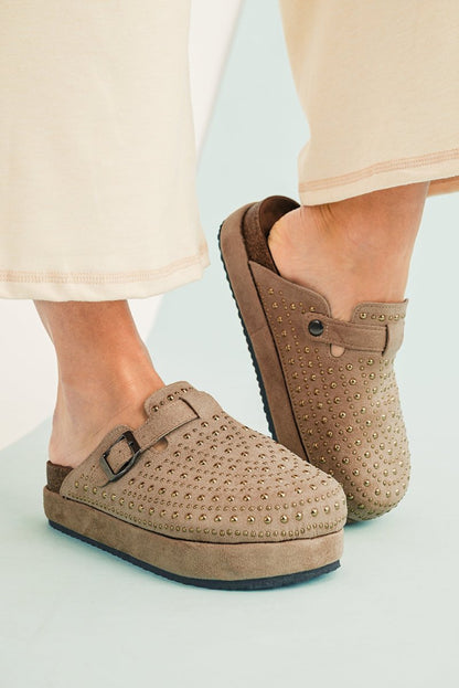 Sandalias plataforma vintage con tachuelas decorativas - Carmen Modas - Sandals