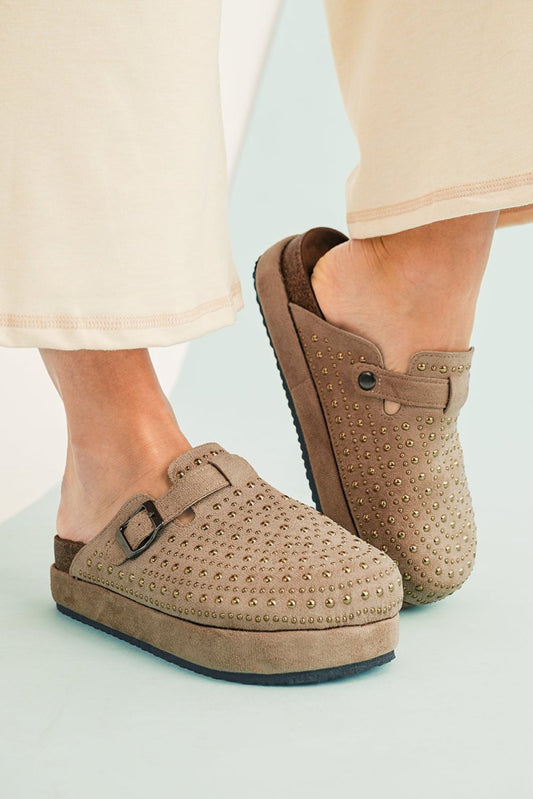 Sandalias plataforma vintage con tachuelas decorativas - Carmen Modas - Sandals