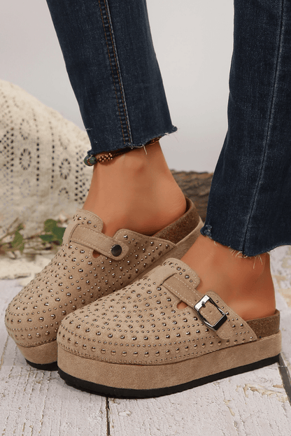 Sandalias plataforma vintage con tachuelas decorativas - Carmen Modas - Sandals