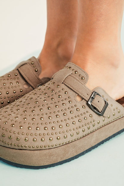 Sandalias plataforma vintage con tachuelas decorativas - Carmen Modas - Sandals