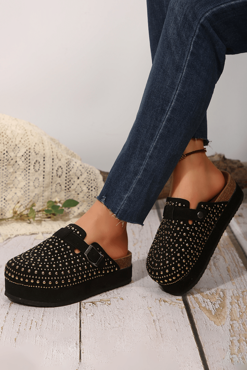 Sandalias plataforma vintage con tachuelas decorativas - Carmen Modas - Sandals