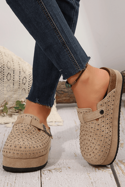 Sandalias plataforma vintage con tachuelas decorativas - Carmen Modas - Sandals