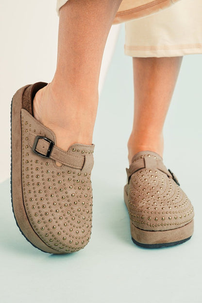 Sandalias plataforma vintage con tachuelas decorativas - Carmen Modas - Sandals