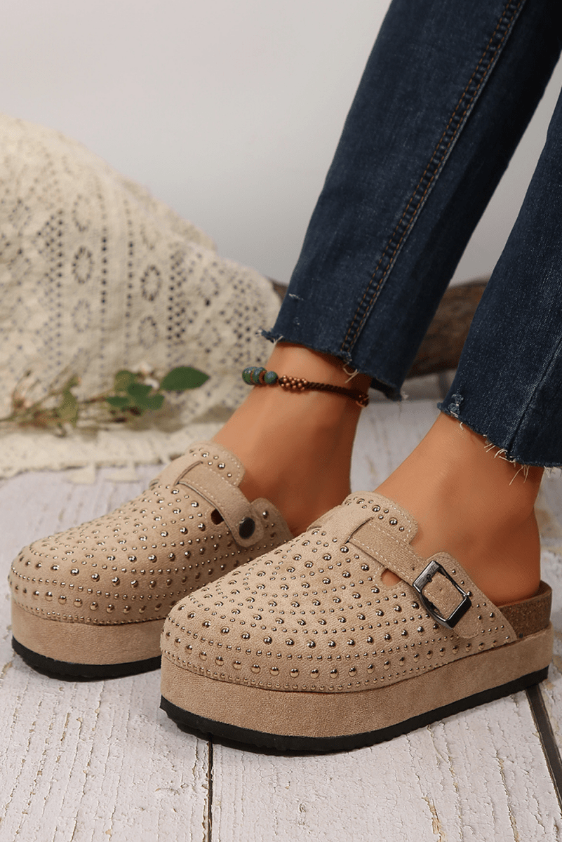 Sandalias plataforma vintage con tachuelas decorativas - Carmen Modas - Sandals