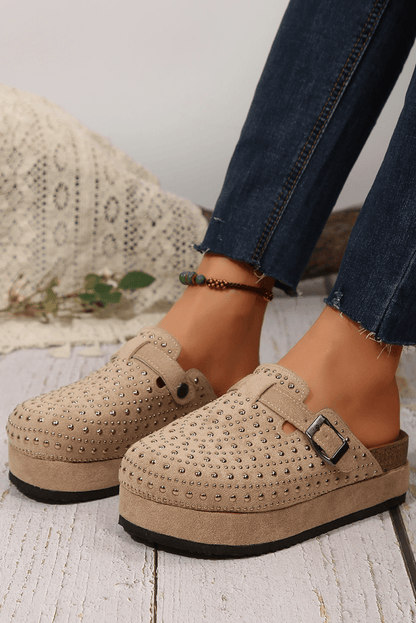 Sandalias plataforma vintage con tachuelas decorativas - Carmen Modas - Sandals