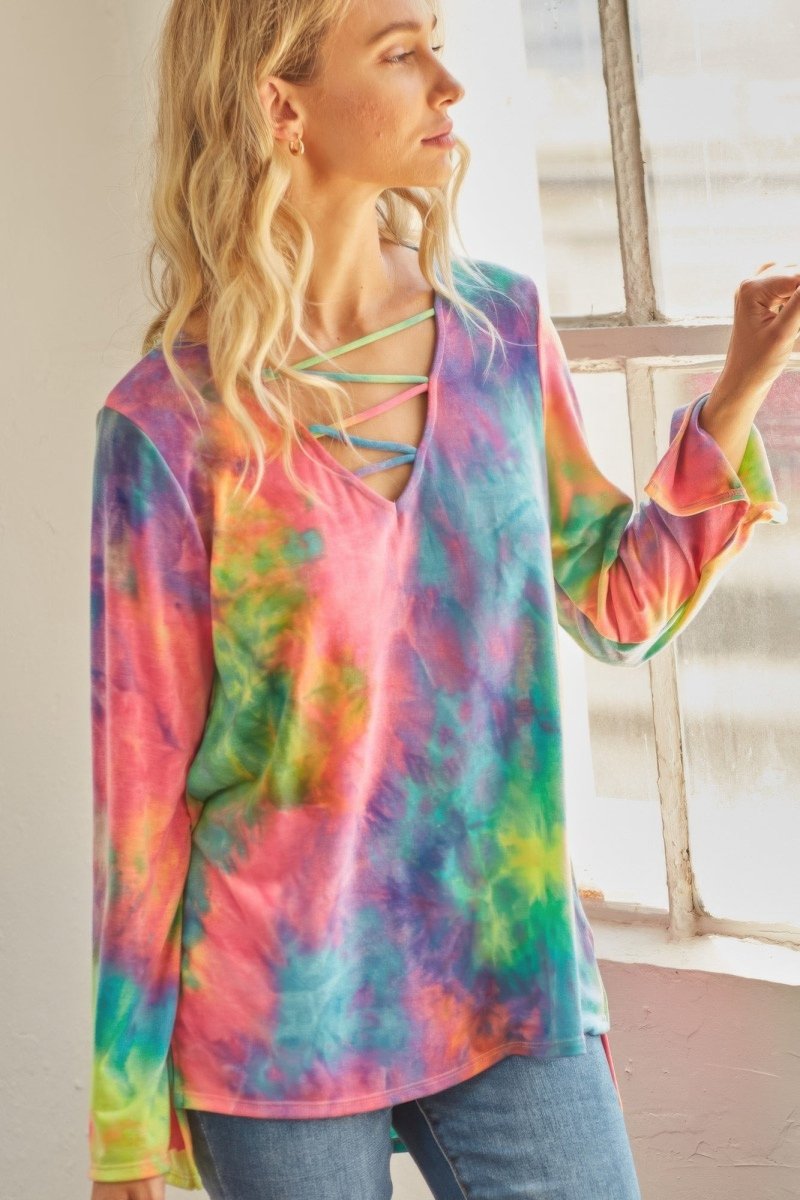 Top Tie - Dye con Diseño de Jaula y Dobladillo Alto - Bajo: Comodidad y Estilo - Carmen Modas - Shirt and Blouses