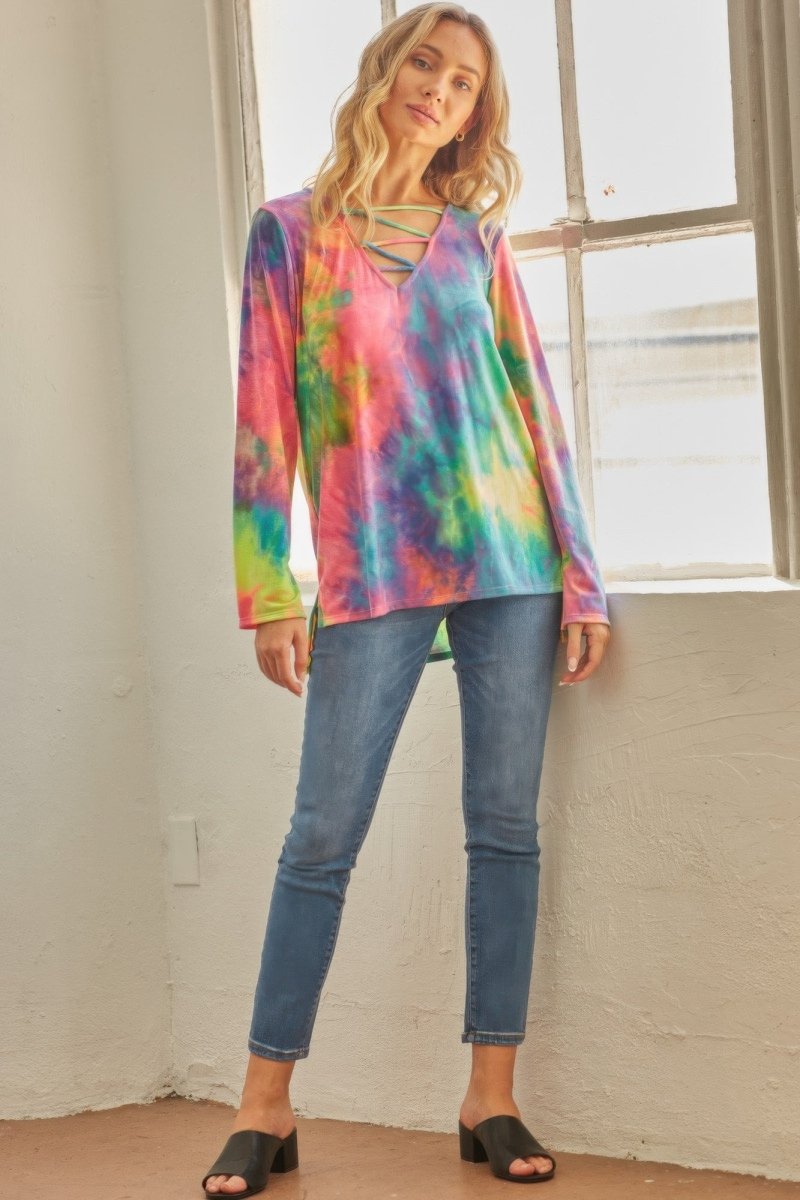 Top Tie - Dye con Diseño de Jaula y Dobladillo Alto - Bajo: Comodidad y Estilo - Carmen Modas - Shirt and Blouses