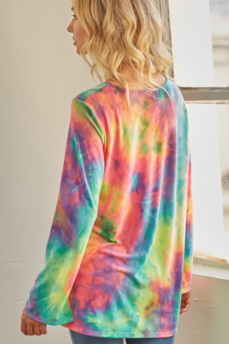 Top Tie - Dye con Diseño de Jaula y Dobladillo Alto - Bajo: Comodidad y Estilo - Carmen Modas - Shirt and Blouses