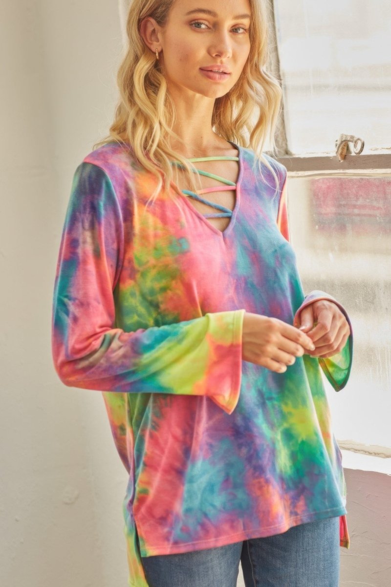 Top Tie - Dye con Diseño de Jaula y Dobladillo Alto - Bajo: Comodidad y Estilo - Carmen Modas - Shirt and Blouses