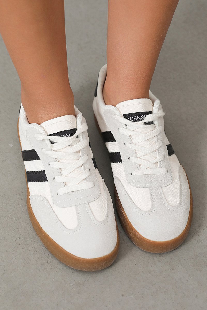 Zapatillas Blancas Planas de Cordones Mujer Urbanas - Carmen Modas - Sneakers