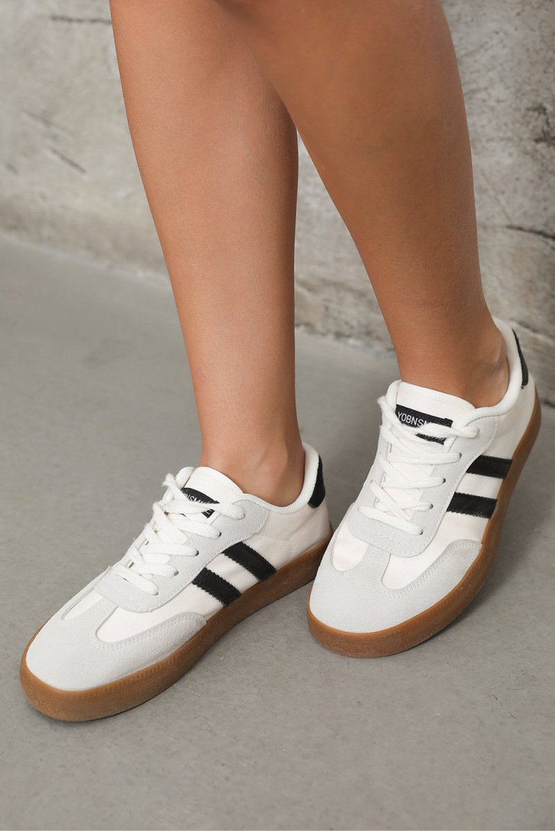 Zapatillas Blancas Planas de Cordones Mujer Urbanas - Carmen Modas - Sneakers