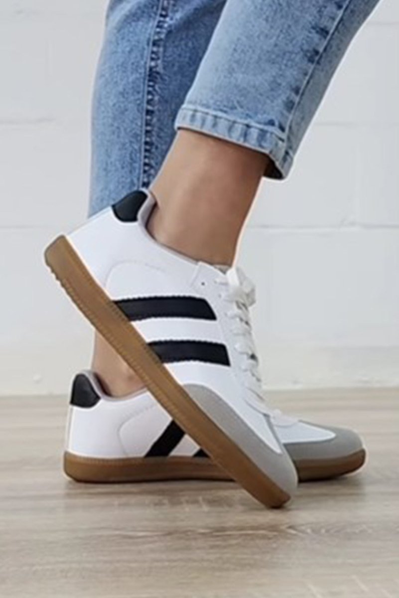 Zapatillas Blancas Planas de Cordones Mujer Urbanas - Carmen Modas - Sneakers