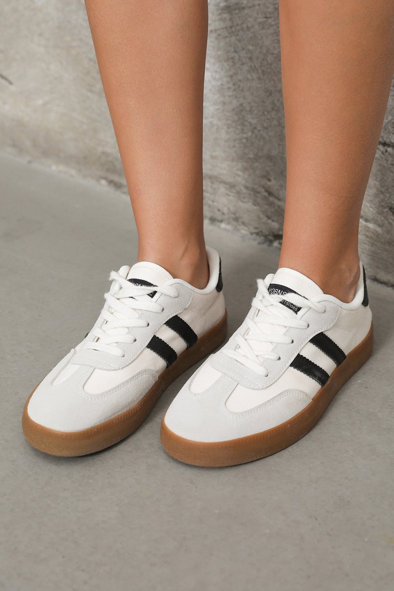 Zapatillas Blancas Planas de Cordones Mujer Urbanas - Carmen Modas - Sneakers