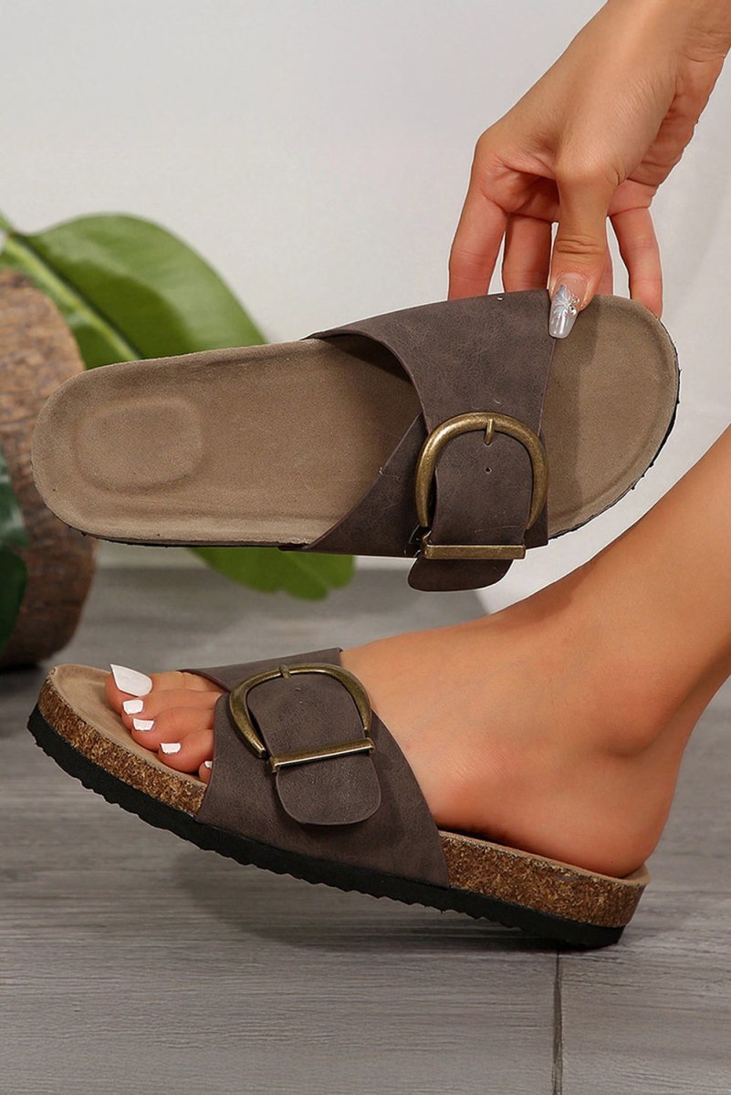 Zapatillas de ante sintético con hebilla, suela gruesa y diseño relajado para interior. - Carmen Modas - Sneakers