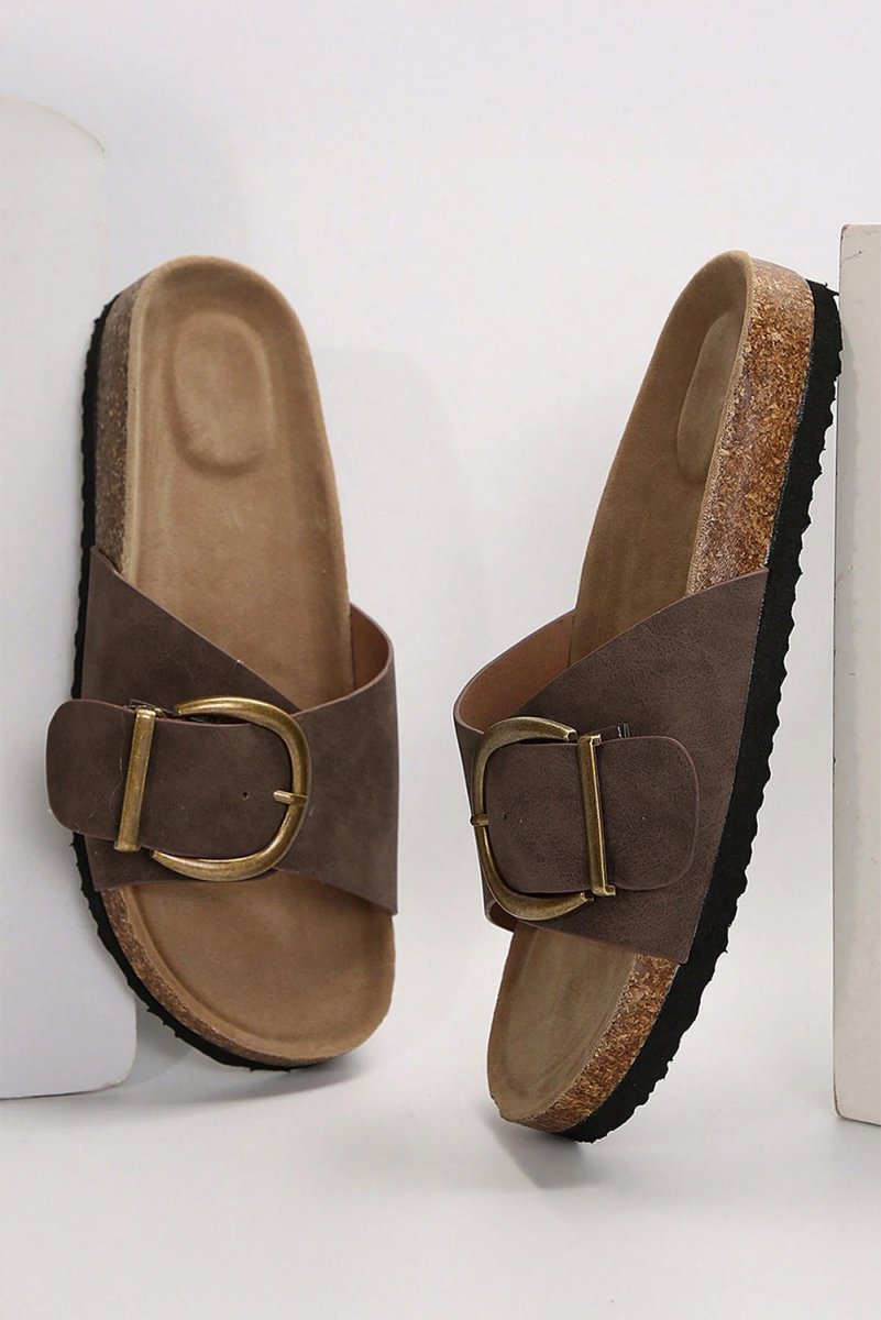 Zapatillas de ante sintético con hebilla, suela gruesa y diseño relajado para interior. - Carmen Modas - Sneakers