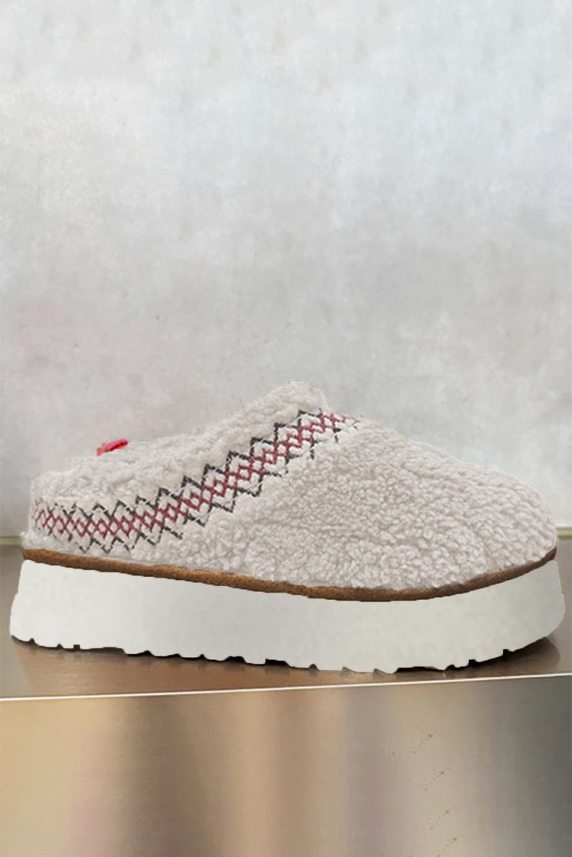 Zuecos tipo sherpa con plataforma gruesa cálida y cómoda - Carmen Modas - Slides Shoes + Flip Flops