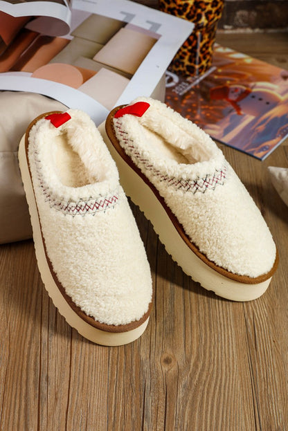 Zuecos tipo sherpa con plataforma gruesa cálida y cómoda - Carmen Modas - Slides Shoes + Flip Flops