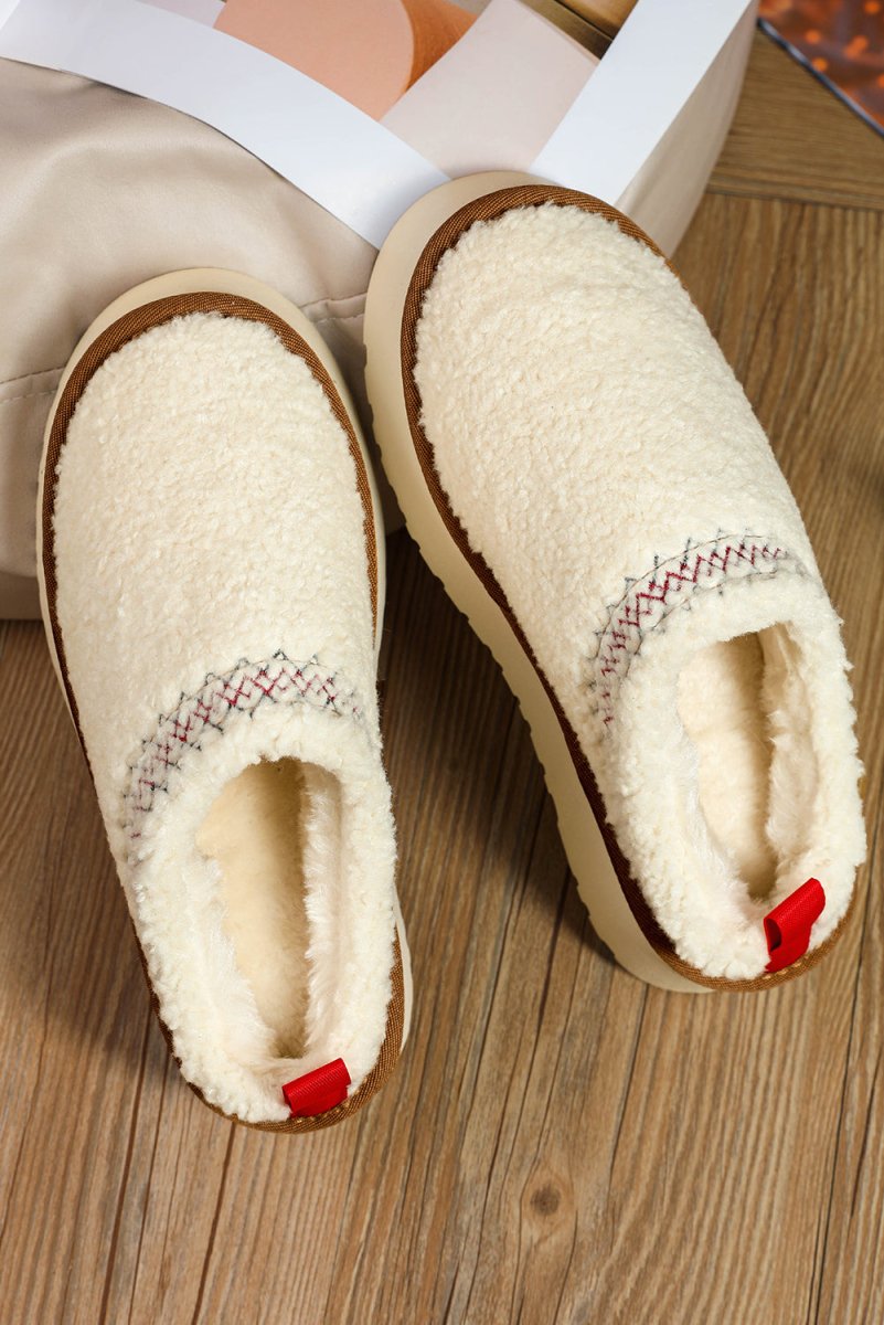 Zuecos tipo sherpa con plataforma gruesa cálida y cómoda - Carmen Modas - Slides Shoes + Flip Flops