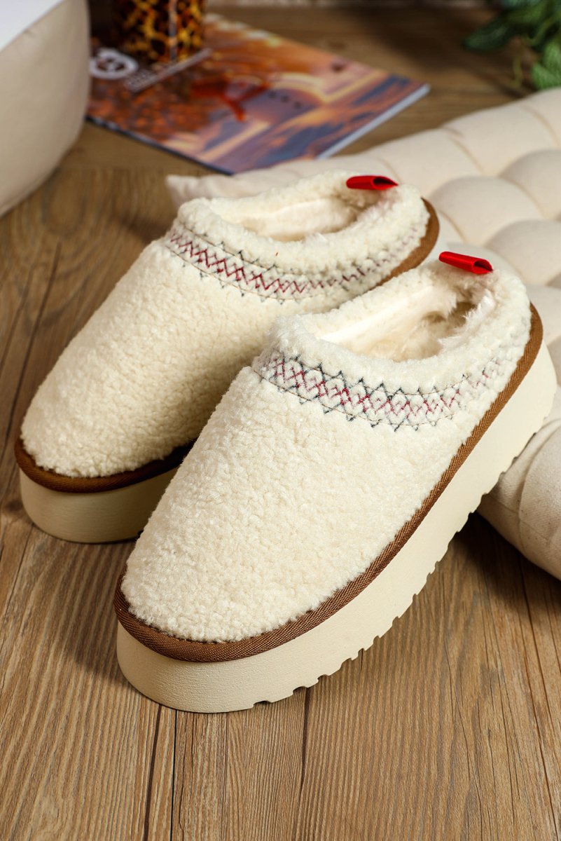 Zuecos tipo sherpa con plataforma gruesa cálida y cómoda - Carmen Modas - Slides Shoes + Flip Flops