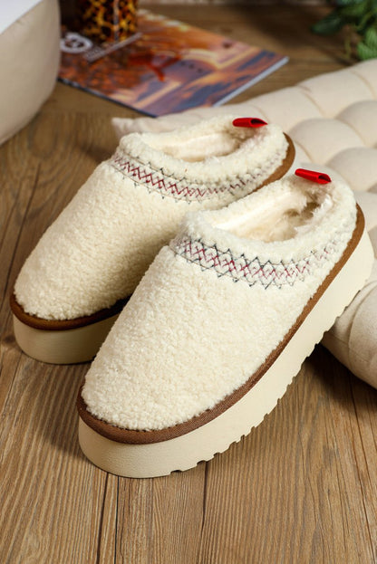 Zuecos tipo sherpa con plataforma gruesa cálida y cómoda - Carmen Modas - Slides Shoes + Flip Flops